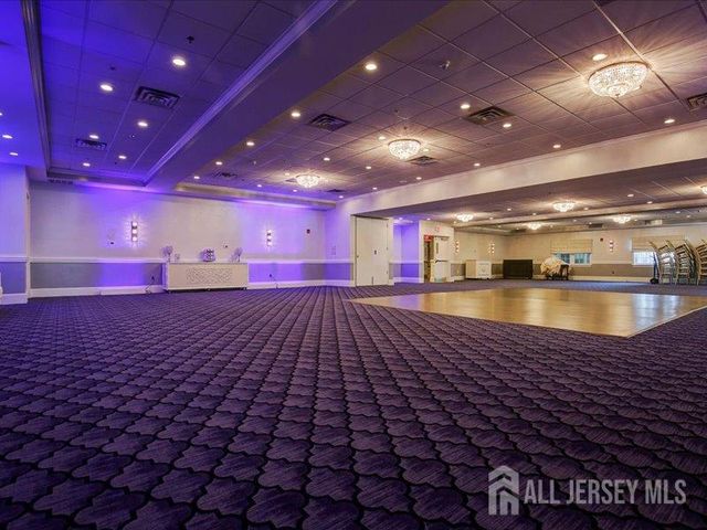 6 Huggins Lane, Manalapan, NJ 07726