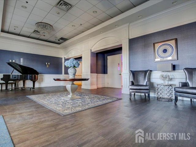 6 Huggins Lane, Manalapan, NJ 07726