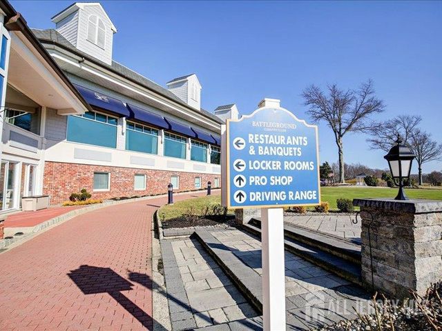 6 Huggins Lane, Manalapan, NJ 07726