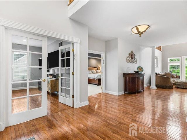 6 Huggins Lane, Manalapan, NJ 07726