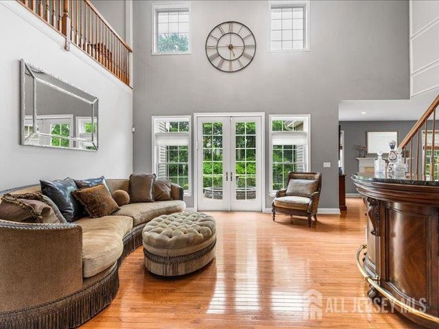 6 Huggins Lane, Manalapan, NJ 07726