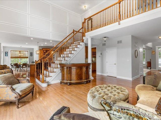 6 Huggins Lane, Manalapan, NJ 07726