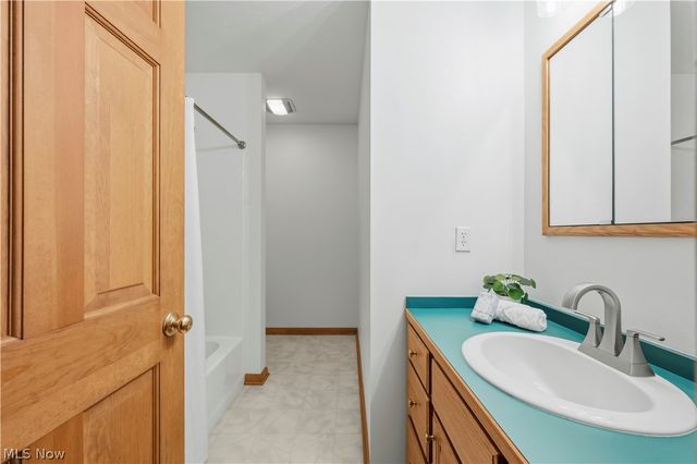 32336 Redwood Boulevard, Avon Lake, OH 44012