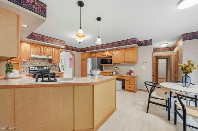 32336 Redwood Boulevard, Avon Lake, OH 44012