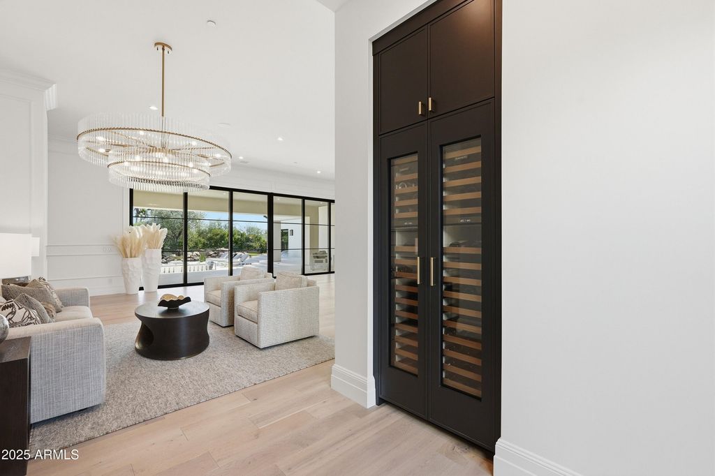 Image 11 of property listing at 8635 N 65TH Street, Paradise Valley, AZ 85253