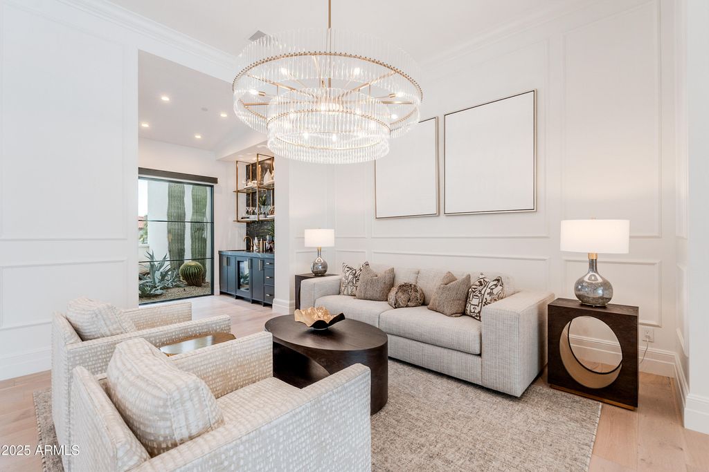 Image 12 of property listing at 8635 N 65TH Street, Paradise Valley, AZ 85253