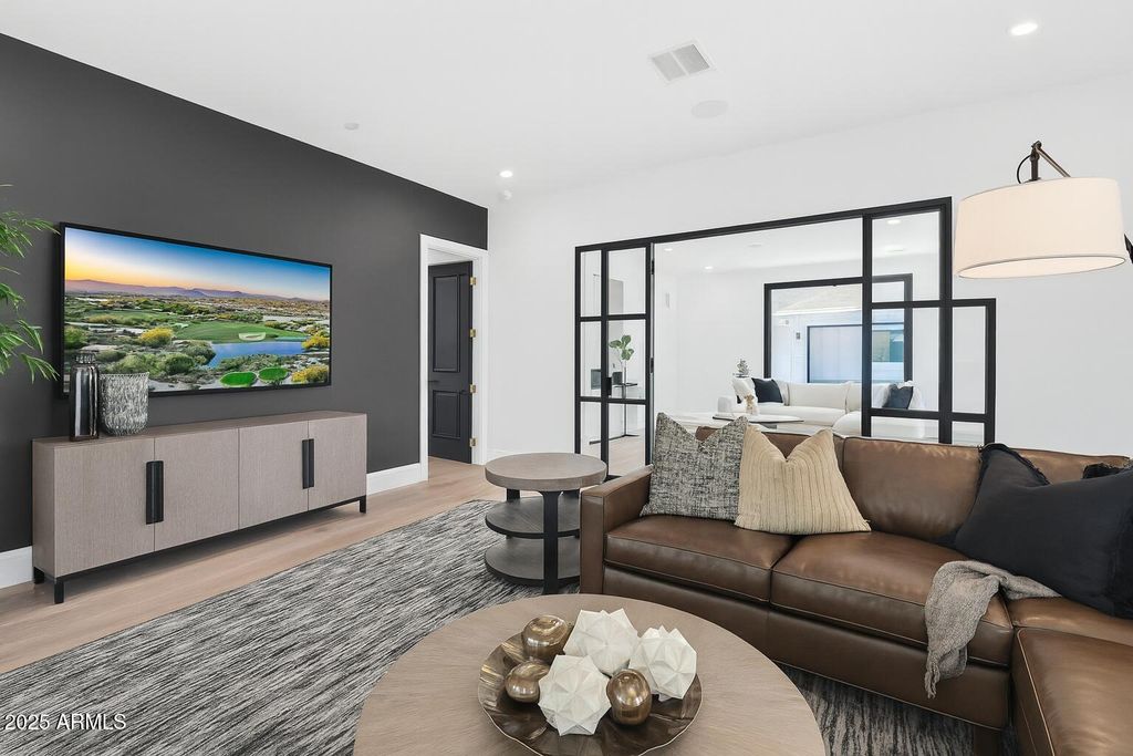 Image 15 of property listing at 8635 N 65TH Street, Paradise Valley, AZ 85253