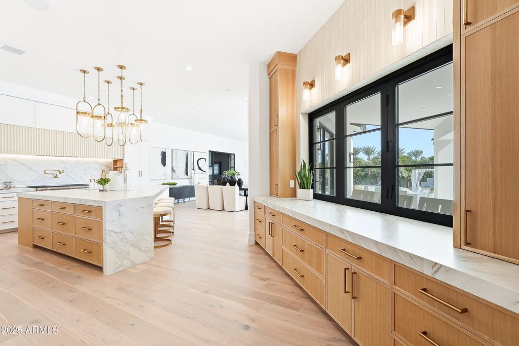 Image 16 of property listing at 8635 N 65TH Street, Paradise Valley, AZ 85253