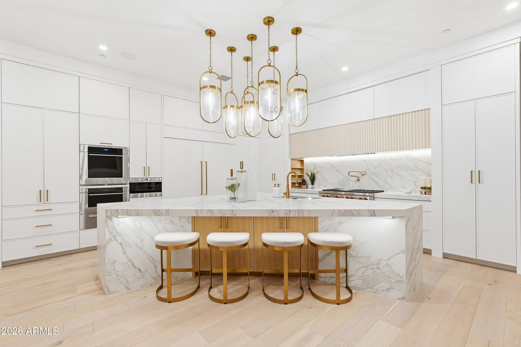 Image 17 of property listing at 8635 N 65TH Street, Paradise Valley, AZ 85253