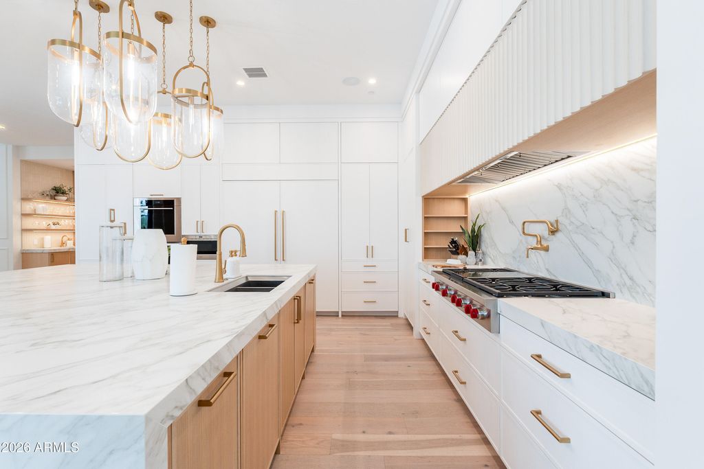 Image 18 of property listing at 8635 N 65TH Street, Paradise Valley, AZ 85253