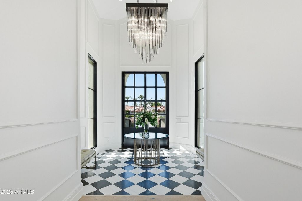 Image 2 of property listing at 8635 N 65TH Street, Paradise Valley, AZ 85253