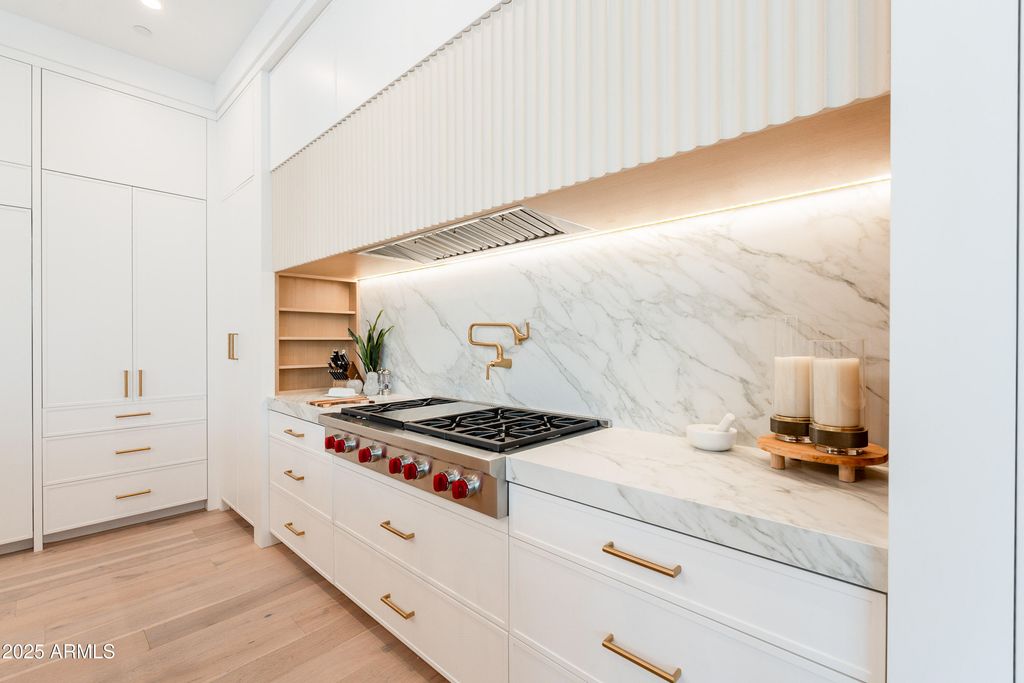 Image 20 of property listing at 8635 N 65TH Street, Paradise Valley, AZ 85253