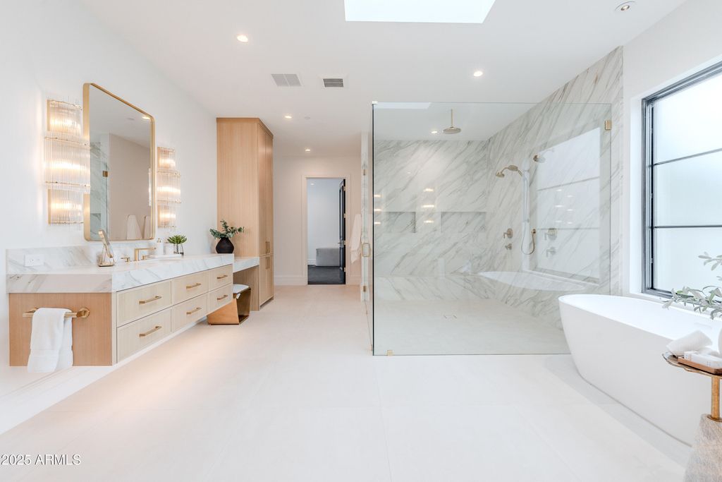 Image 24 of property listing at 8635 N 65TH Street, Paradise Valley, AZ 85253