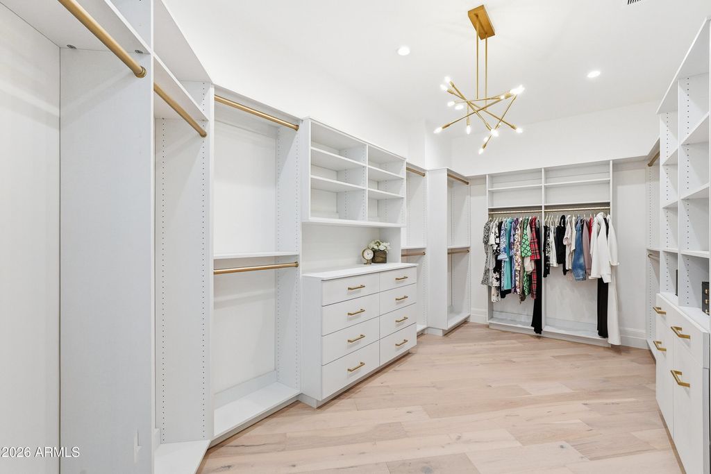 Image 25 of property listing at 8635 N 65TH Street, Paradise Valley, AZ 85253