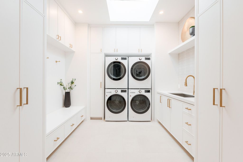 Image 29 of property listing at 8635 N 65TH Street, Paradise Valley, AZ 85253