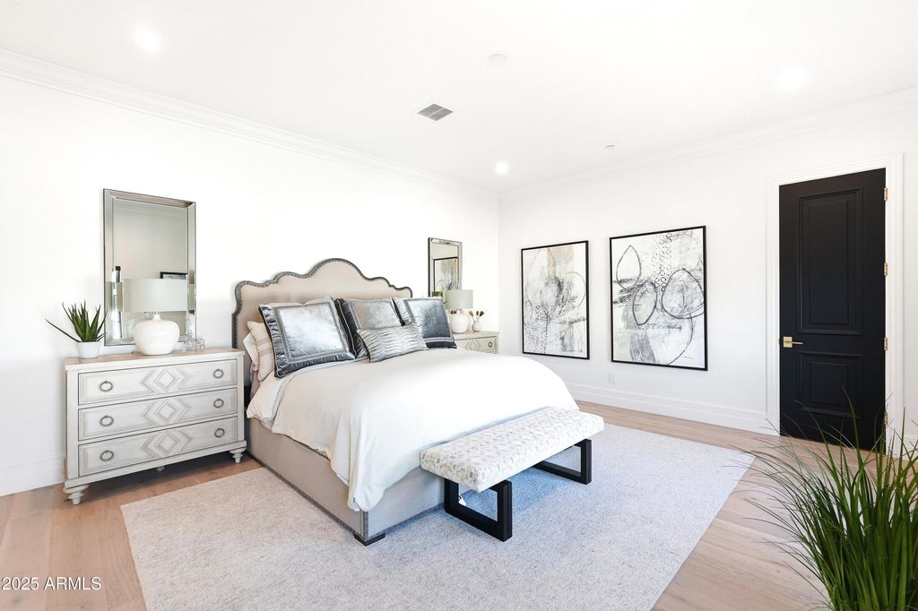 Image 30 of property listing at 8635 N 65TH Street, Paradise Valley, AZ 85253