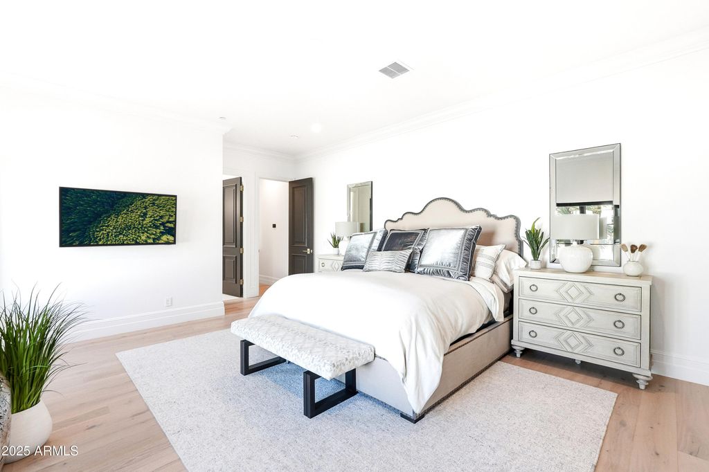 Image 31 of property listing at 8635 N 65TH Street, Paradise Valley, AZ 85253