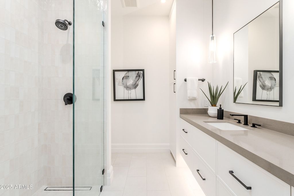 Image 32 of property listing at 8635 N 65TH Street, Paradise Valley, AZ 85253