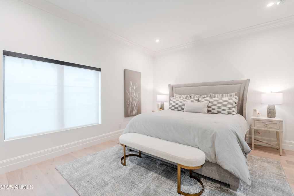 Image 33 of property listing at 8635 N 65TH Street, Paradise Valley, AZ 85253