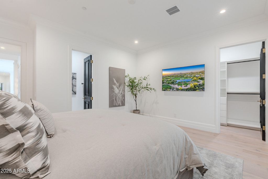 Image 34 of property listing at 8635 N 65TH Street, Paradise Valley, AZ 85253