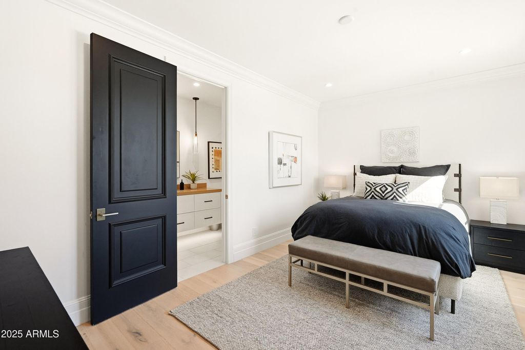 Image 37 of property listing at 8635 N 65TH Street, Paradise Valley, AZ 85253