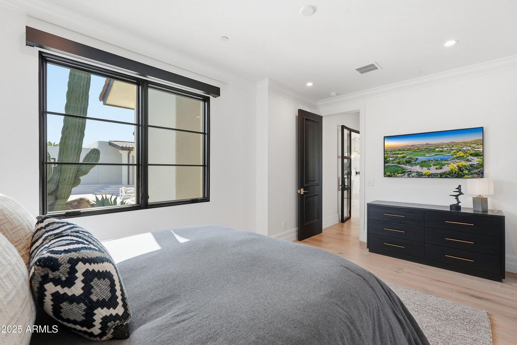 Image 38 of property listing at 8635 N 65TH Street, Paradise Valley, AZ 85253