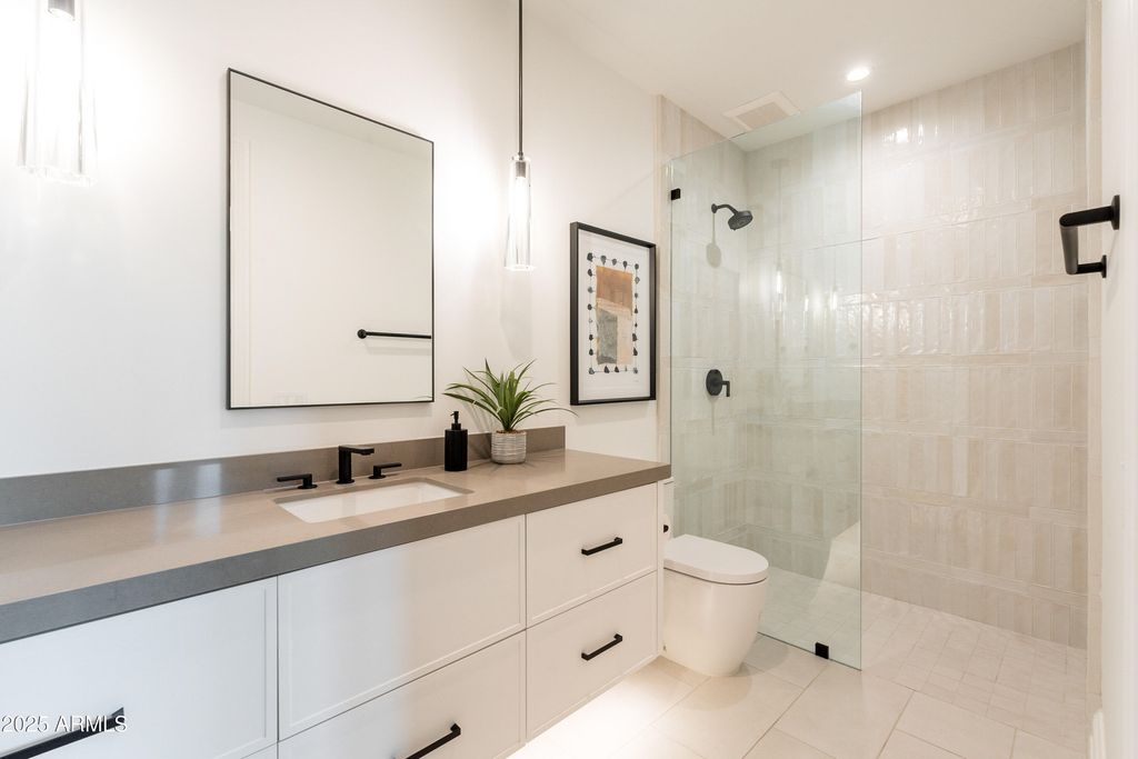 Image 39 of property listing at 8635 N 65TH Street, Paradise Valley, AZ 85253