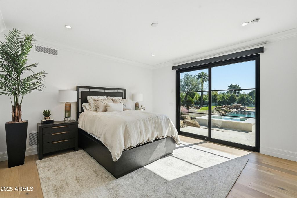 Image 40 of property listing at 8635 N 65TH Street, Paradise Valley, AZ 85253