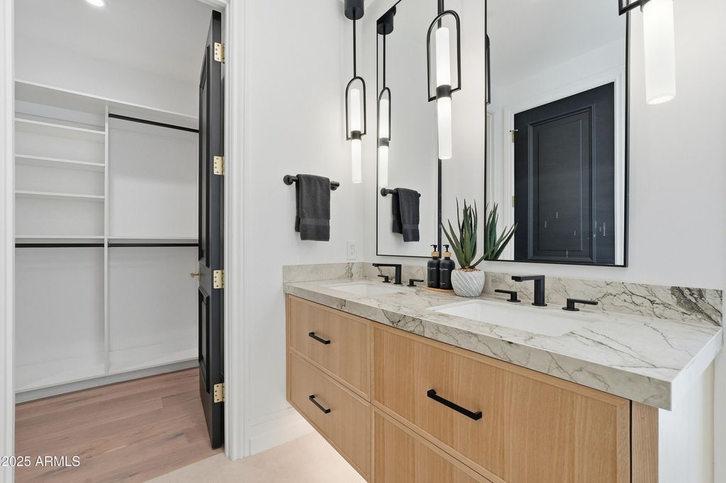 Image 42 of property listing at 8635 N 65TH Street, Paradise Valley, AZ 85253