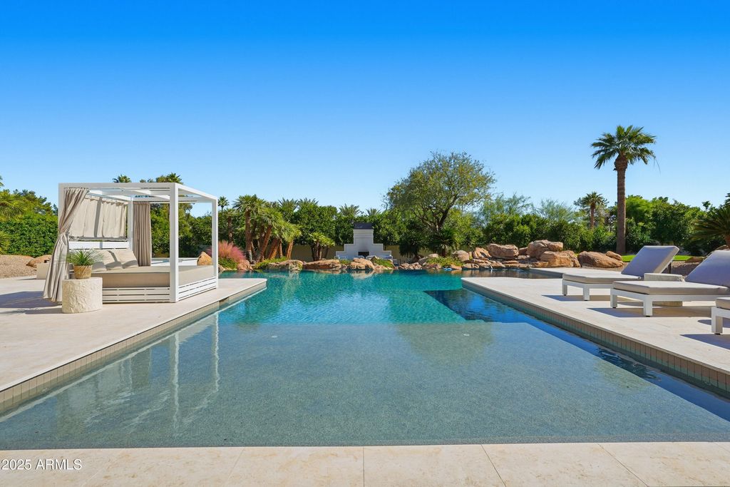 Image 45 of property listing at 8635 N 65TH Street, Paradise Valley, AZ 85253