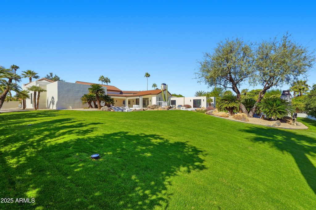 Image 48 of property listing at 8635 N 65TH Street, Paradise Valley, AZ 85253