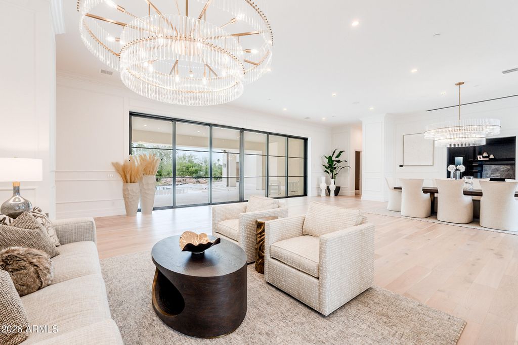 Image 5 of property listing at 8635 N 65TH Street, Paradise Valley, AZ 85253