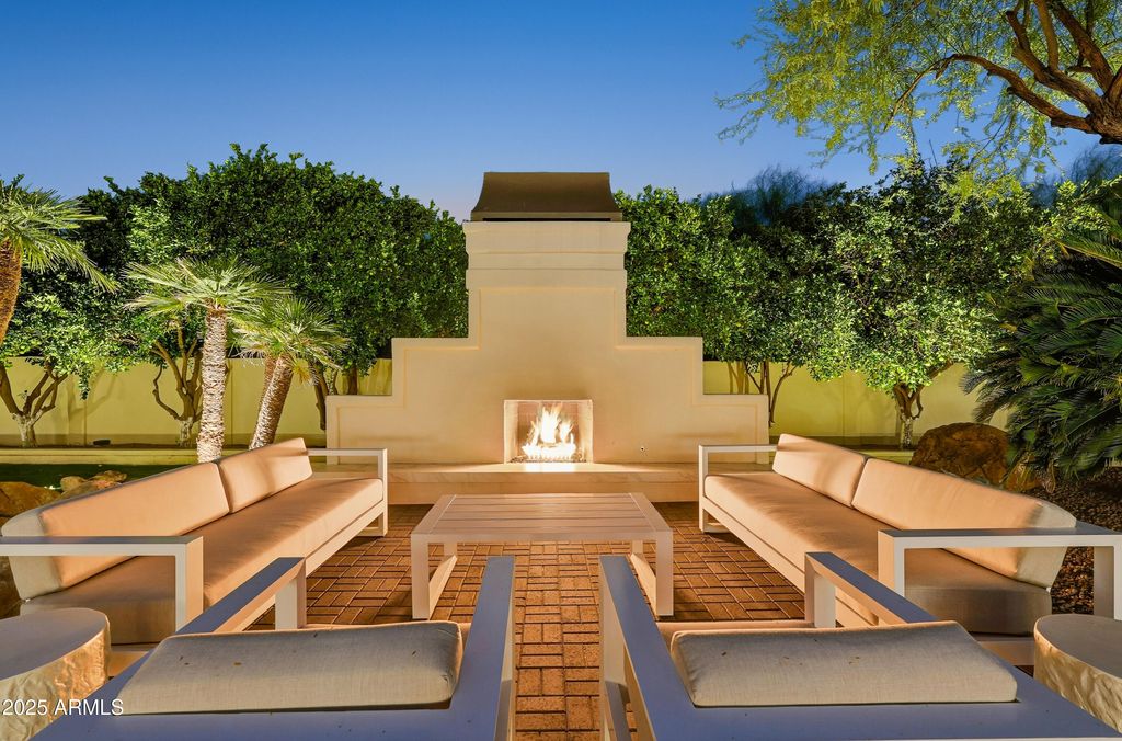 Image 57 of property listing at 8635 N 65TH Street, Paradise Valley, AZ 85253