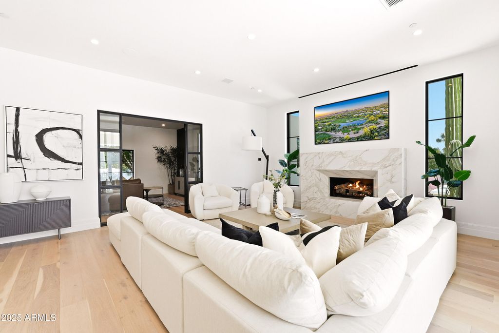 Image 9 of property listing at 8635 N 65TH Street, Paradise Valley, AZ 85253