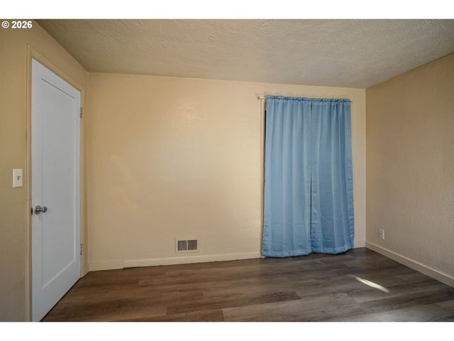 2806 Livingston Sta, Salem, OR 97301