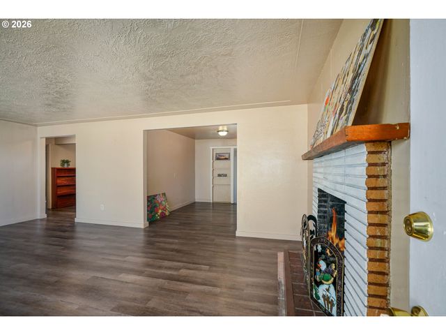 2806 Livingston Sta, Salem, OR 97301