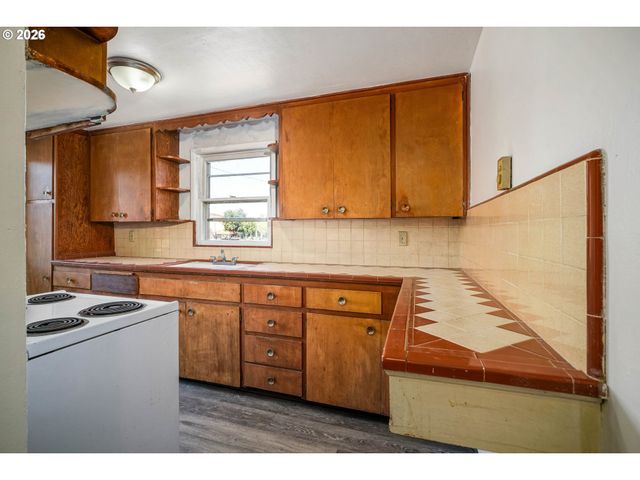 2806 Livingston Sta, Salem, OR 97301