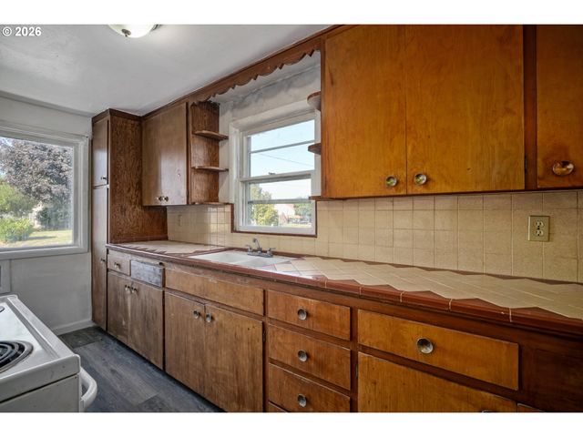 2806 Livingston Sta, Salem, OR 97301