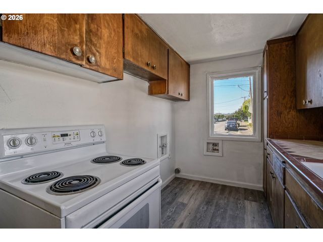 2806 Livingston Sta, Salem, OR 97301