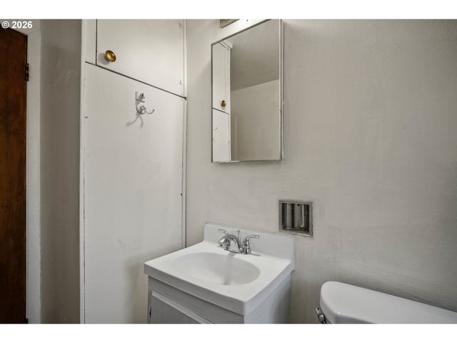 2806 Livingston Sta, Salem, OR 97301