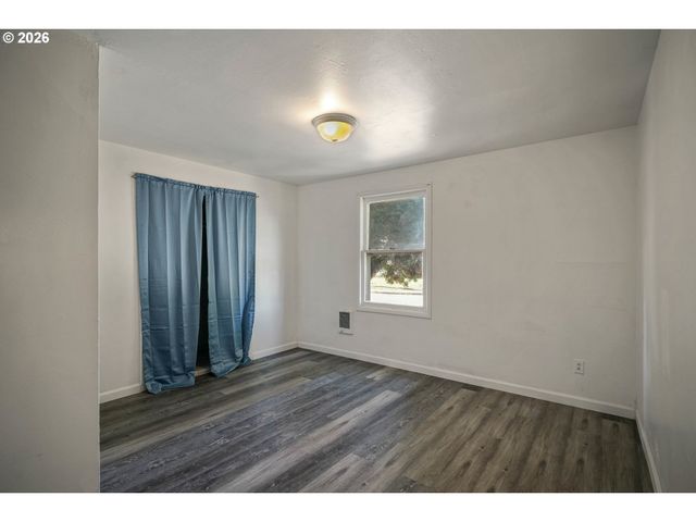 2806 Livingston Sta, Salem, OR 97301