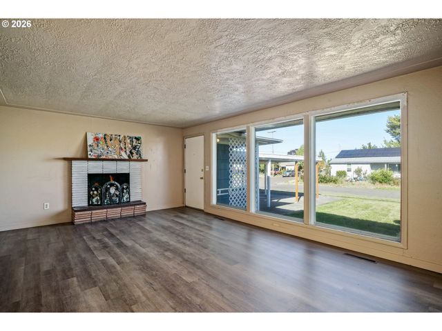 2806 Livingston Sta, Salem, OR 97301