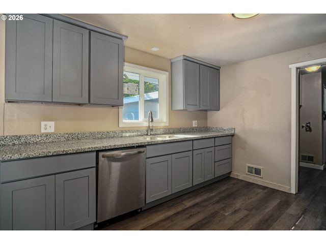 2806 Livingston Sta, Salem, OR 97301
