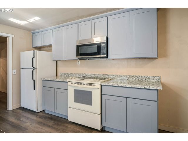 2806 Livingston Sta, Salem, OR 97301