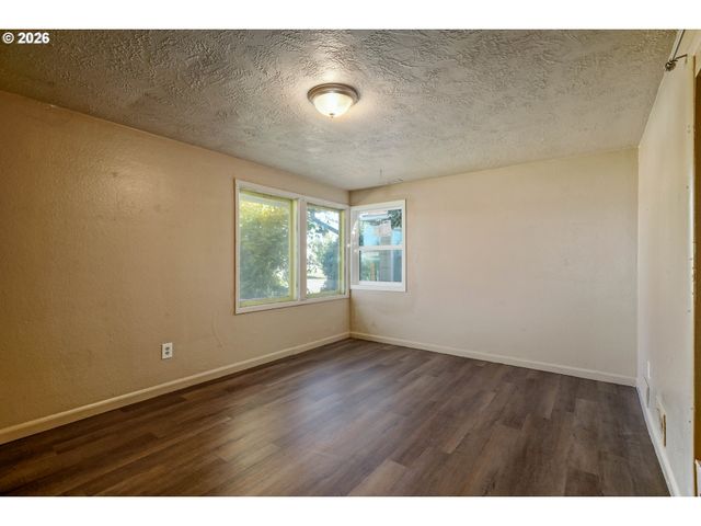 2806 Livingston Sta, Salem, OR 97301