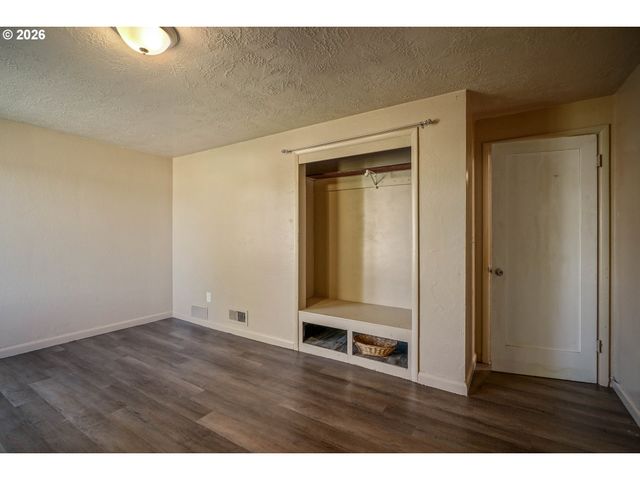 2806 Livingston Sta, Salem, OR 97301