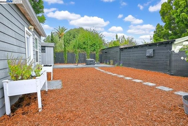 5706 Brookdale Ave, Oakland, CA 94605