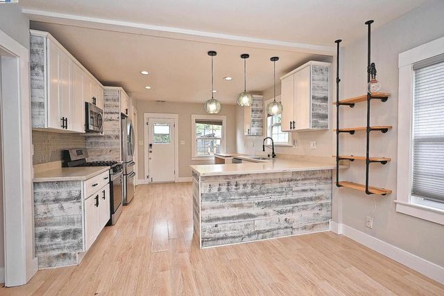 5706 Brookdale Ave, Oakland, CA 94605