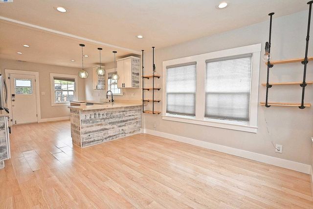 5706 Brookdale Ave, Oakland, CA 94605