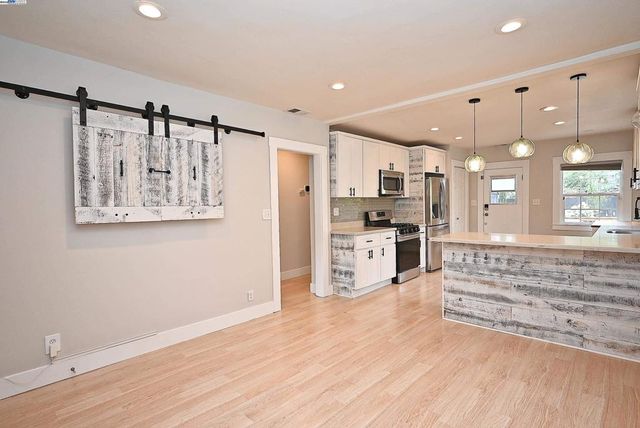 5706 Brookdale Ave, Oakland, CA 94605